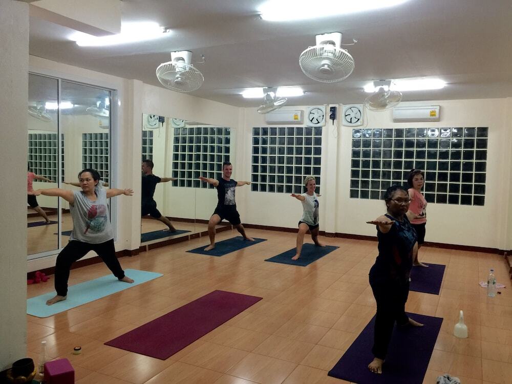 Дой-Сакет: Flow Yoga CNX House