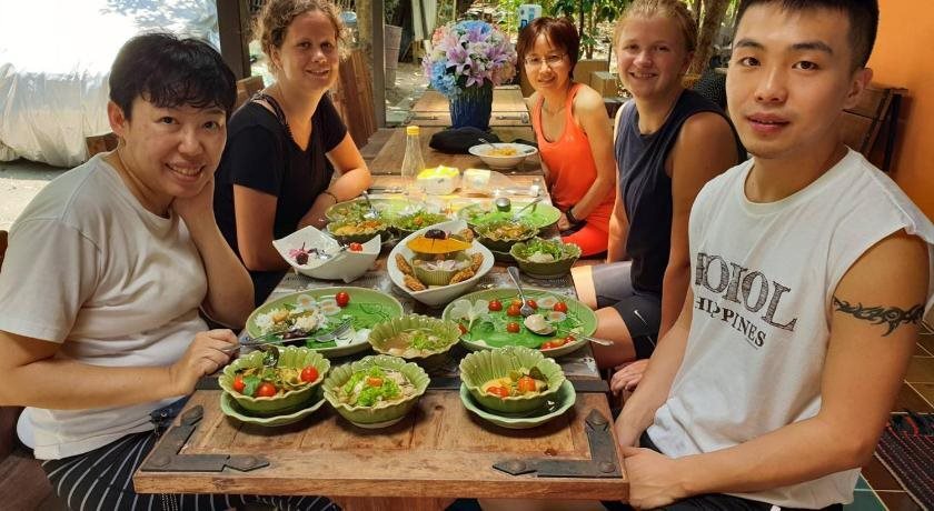 Дой-Сакет: Flow Yoga CNX House
