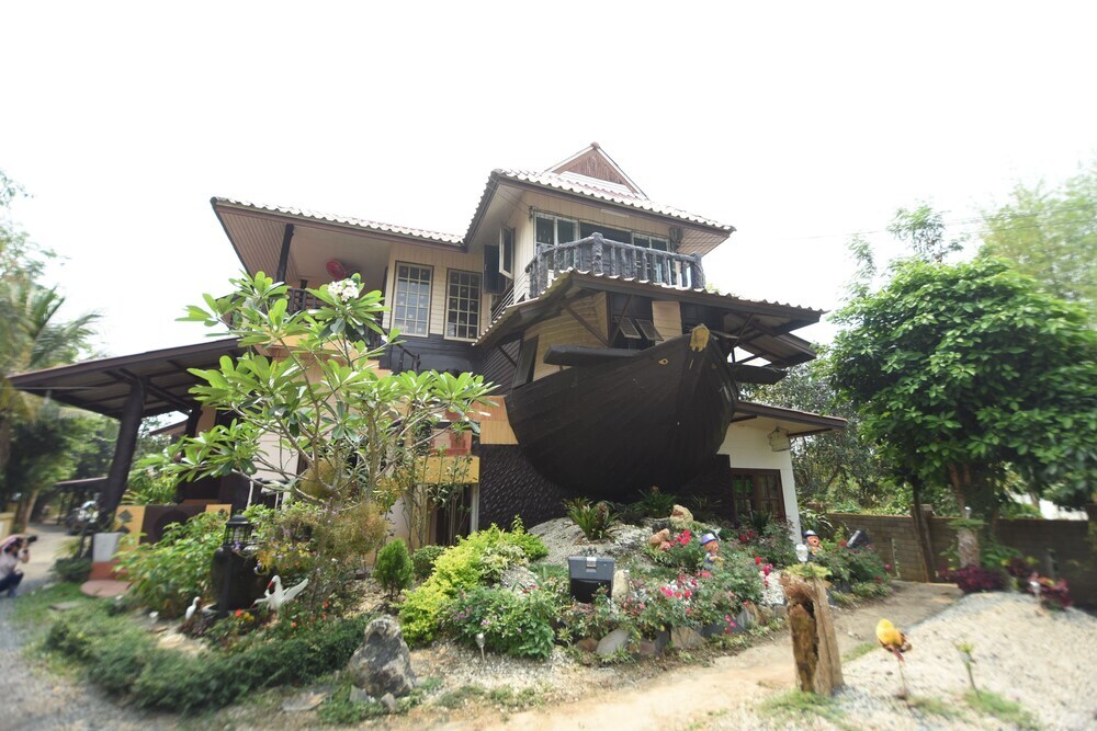 Дой-Сакет: Flow Yoga CNX House