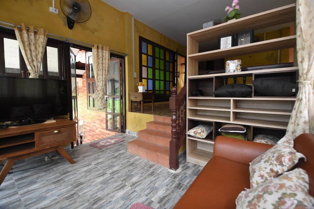 Дой-Сакет: Flow Yoga CNX House