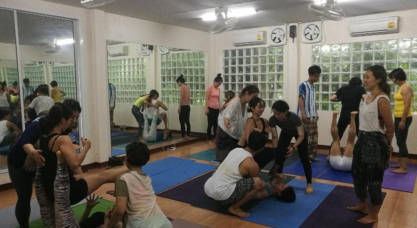 Дой-Сакет: Flow Yoga CNX House