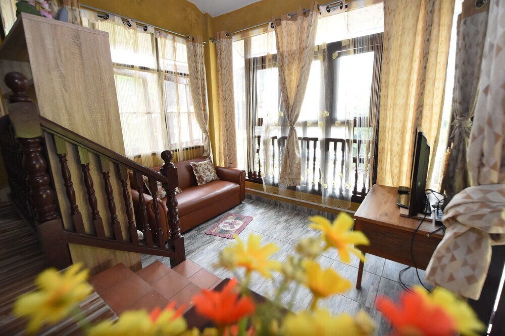 Дой-Сакет: Flow Yoga CNX House