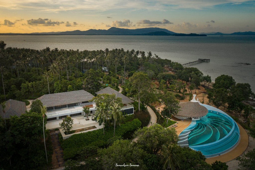 Муанг: Island Escape Burasari