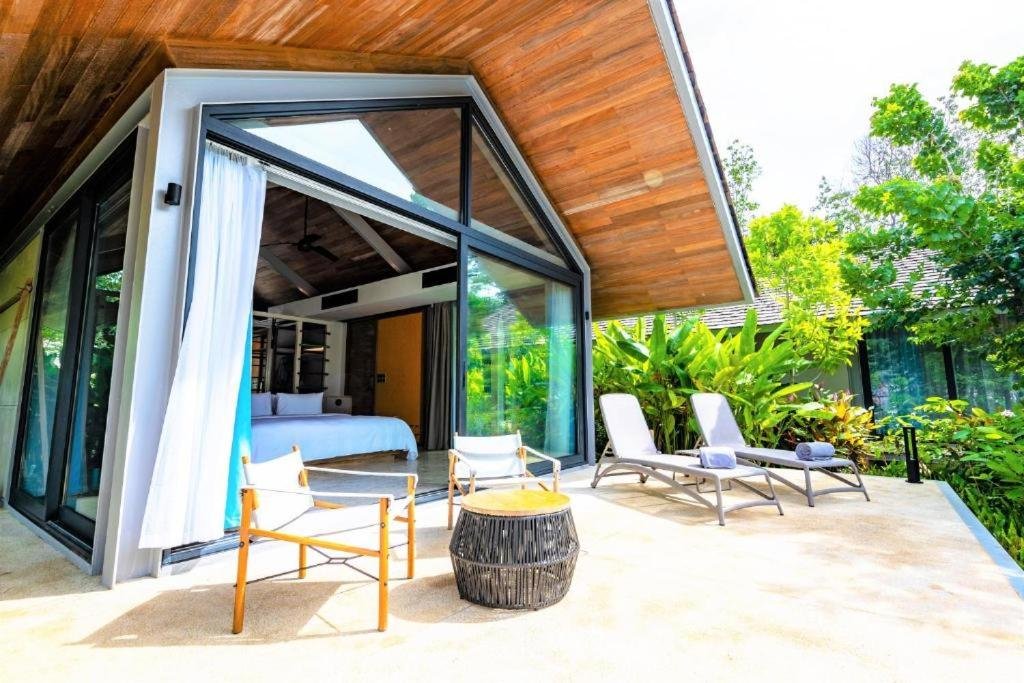 Муанг: Island Escape Burasari