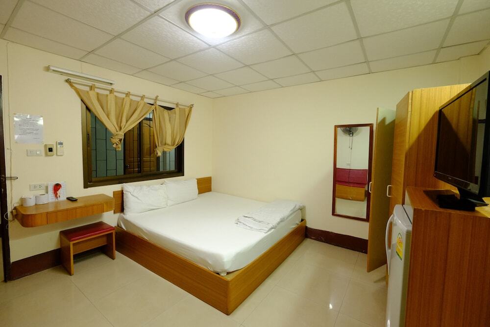Сакон Накхон: PC Palace Hotel 2 Nakhai