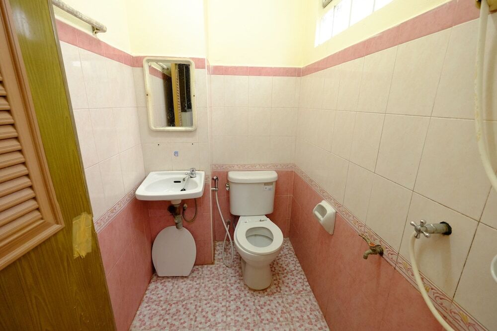 Сакон Накхон: PC Palace Hotel 2 Nakhai