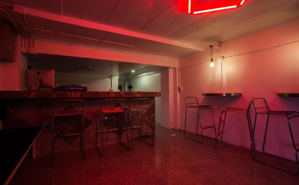 Сураттхани: Young Money Hostel