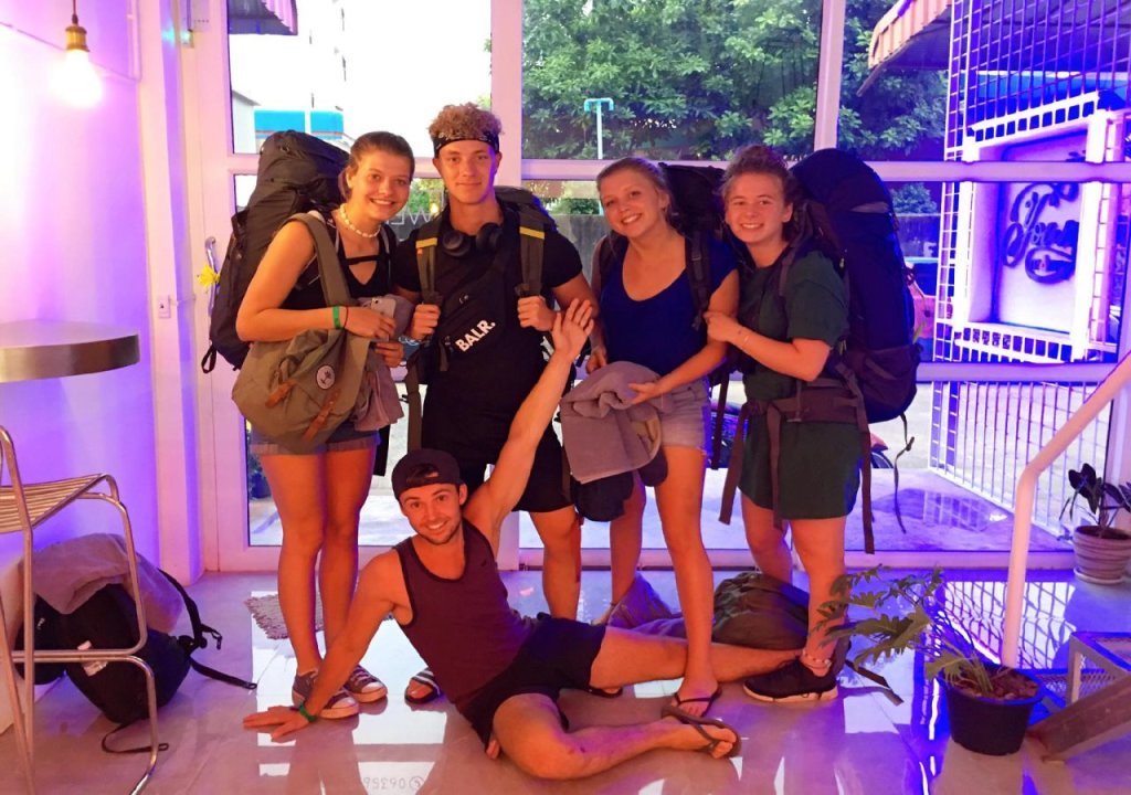 Сураттхани: Young Money Hostel