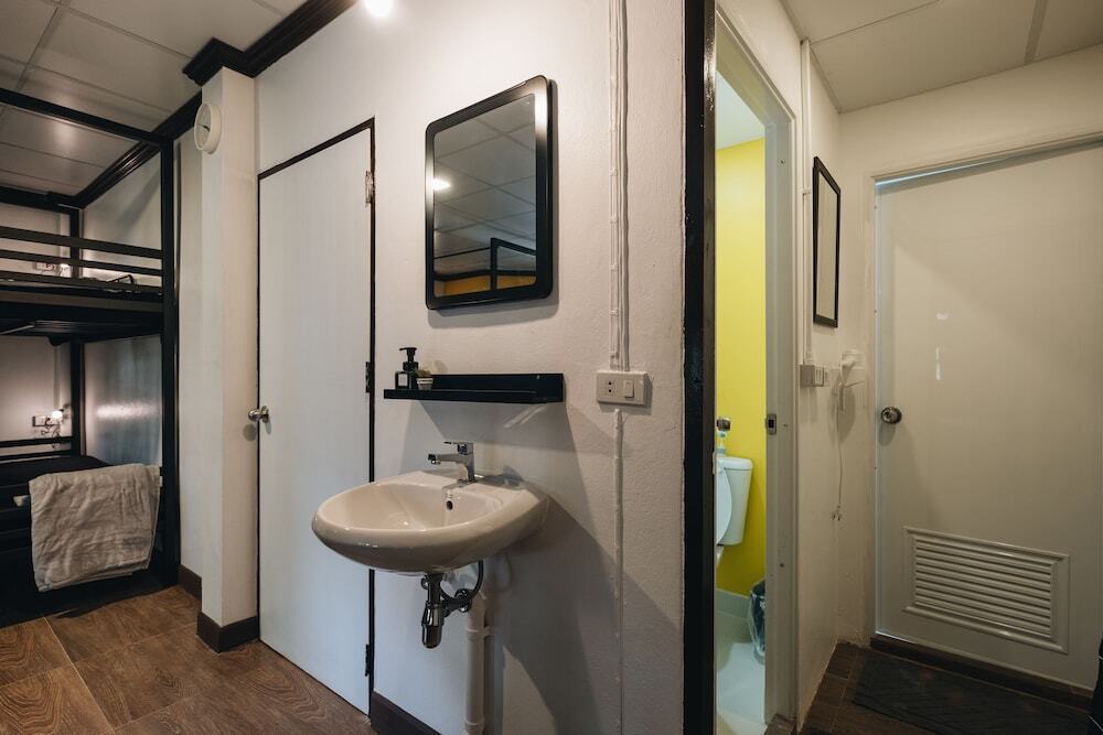 Бангкок: Here to Stay Hostel
