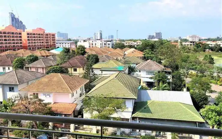 Паттайя: Top Floor Spacious Studio