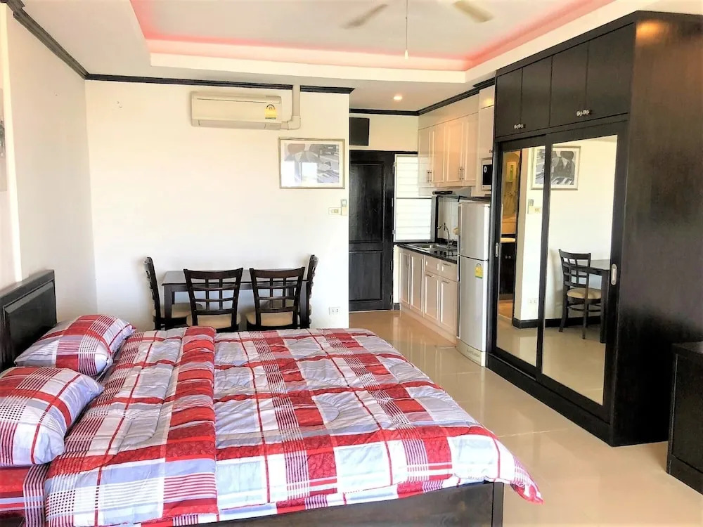 Паттайя: Top Floor Spacious Studio