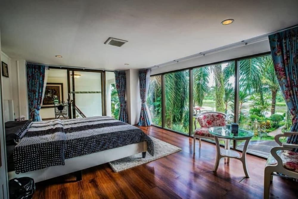 Бангламунг: Pattaya YueHu Phoenix Deluxe Villa 5room