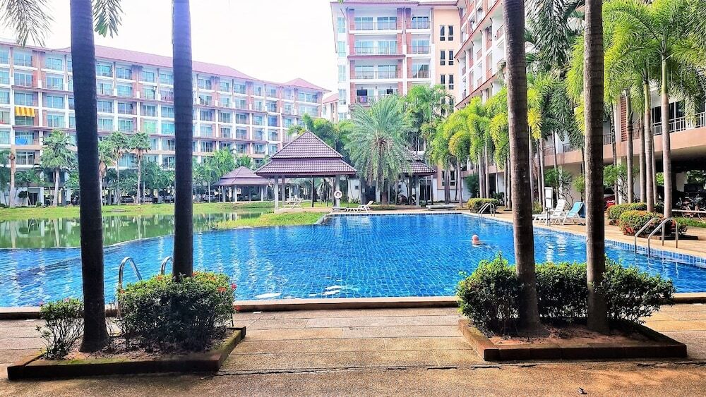 Банг-Саре: Bang Saray - Lake & Pool Views