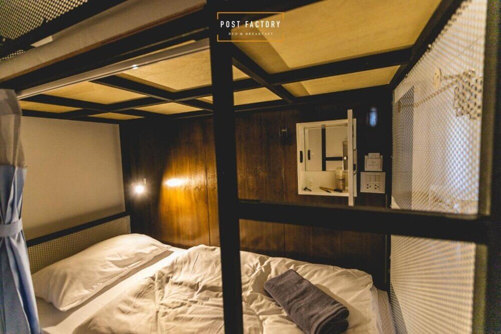 Бангкок: Post Factory Bed & Breakfast Sathorn Hostel - Adults Only