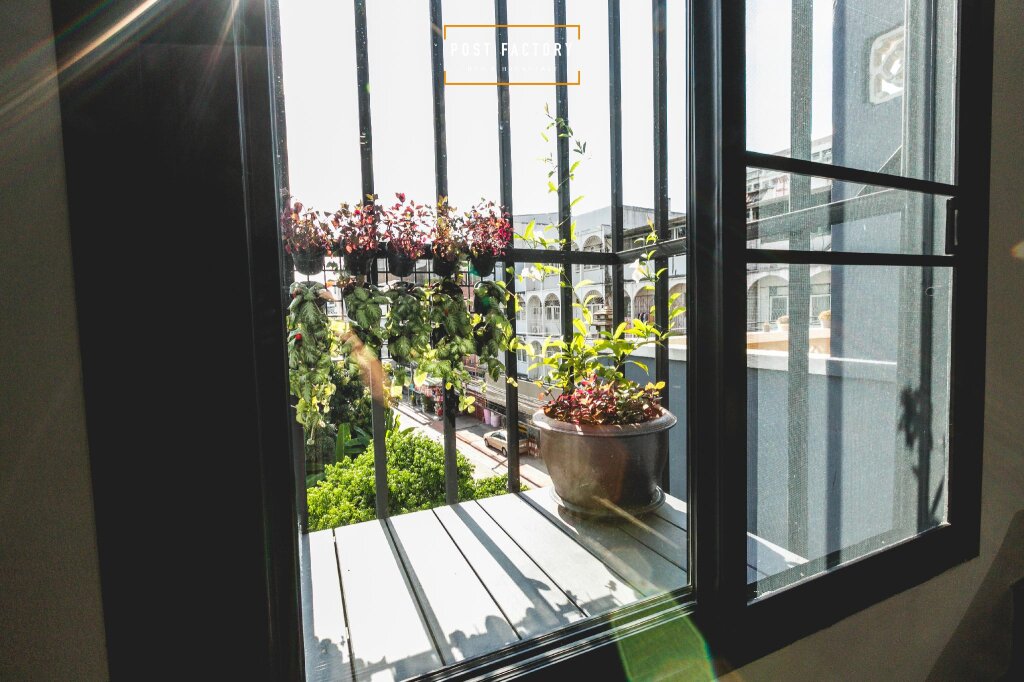 Бангкок: Post Factory Bed & Breakfast Sathorn Hostel - Adults Only