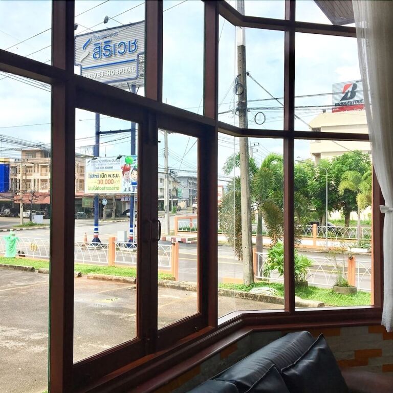 Столичный район Чантхабури: New The O.V & Ruen Dusit Hotel