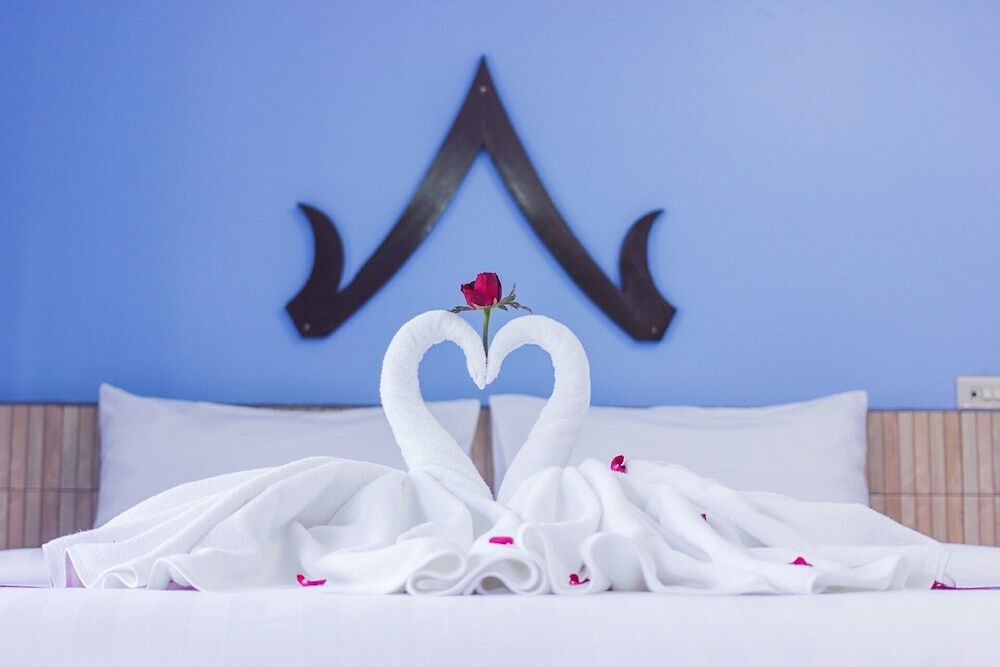 Столичный район Чантхабури: New The O.V & Ruen Dusit Hotel
