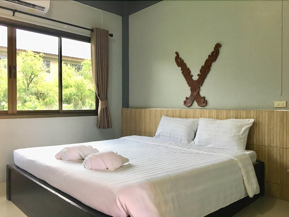 Столичный район Чантхабури: New The O.V & Ruen Dusit Hotel