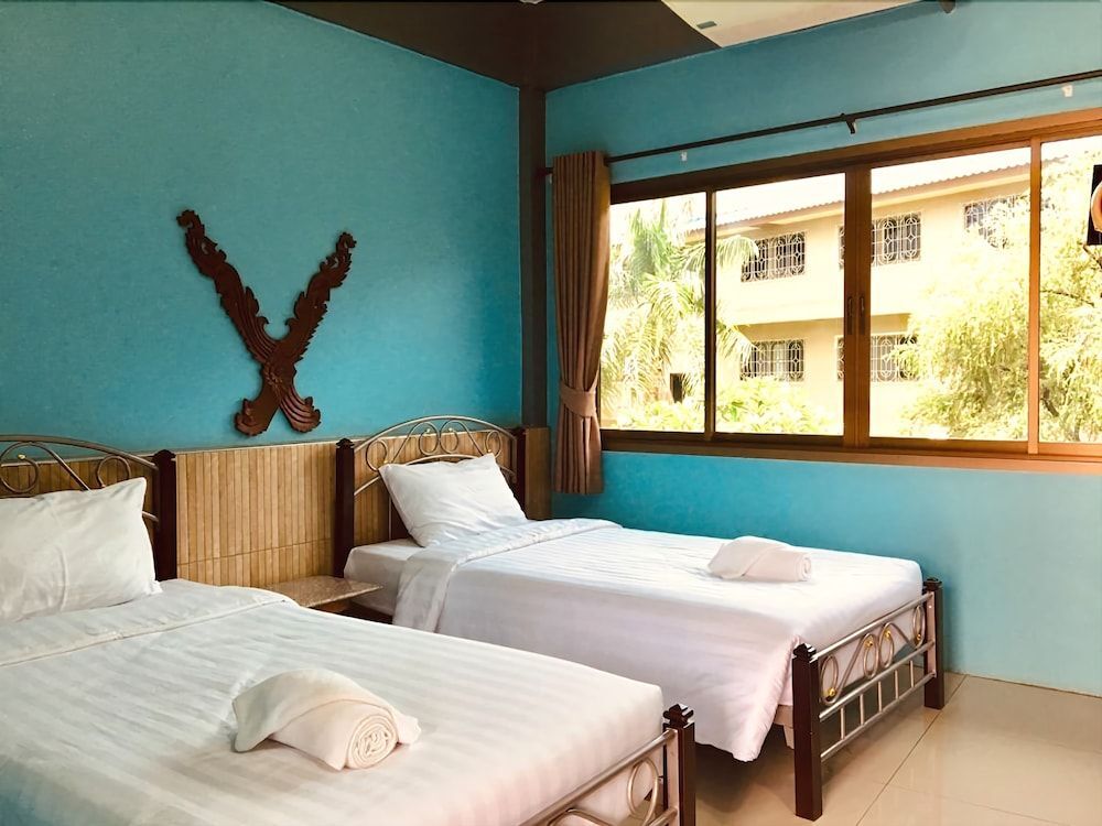 Столичный район Чантхабури: New The O.V & Ruen Dusit Hotel