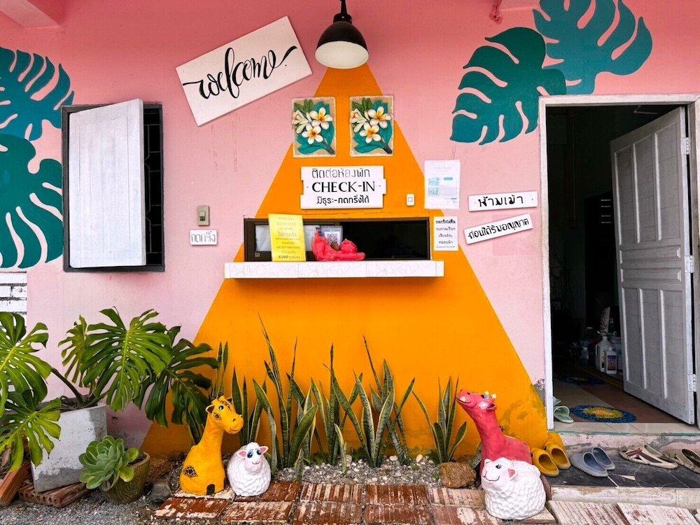 Сатун: Ingpha Room for rent