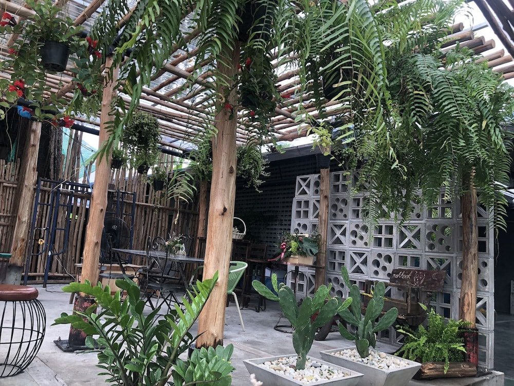 Сураттхани: BaanNokhook Garden Hotel