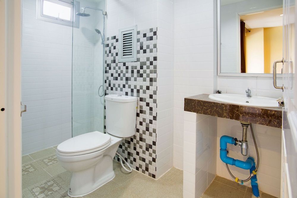 Чаченгсау: Wises Hotel
