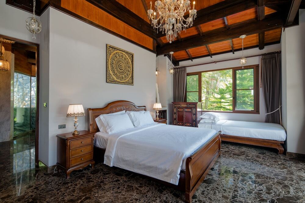 Classy 4-BR Seaview Villa at Surin Beach — фото 4