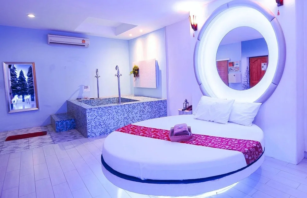 Бангтхорат: Finland Resort Inn