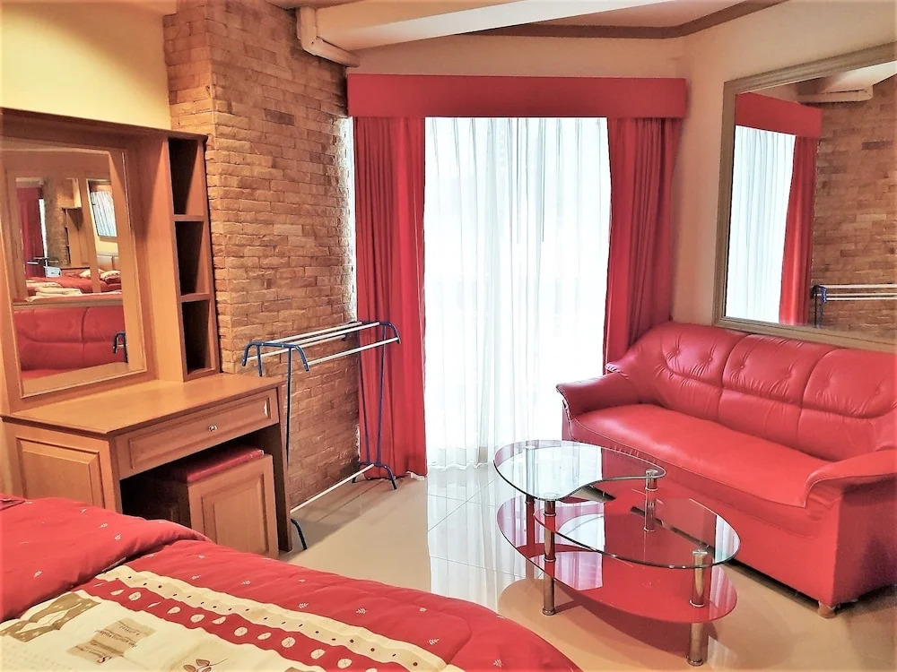 Паттайя: 5th Floor Condo Jomtien Beach