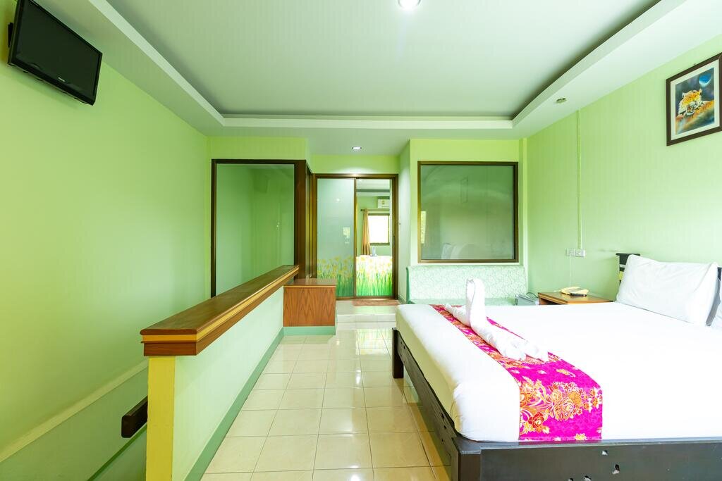 Хатъяй: Khum Suk Resort