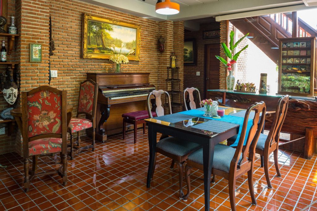 Аюттхая: Cattani's Riverside Home