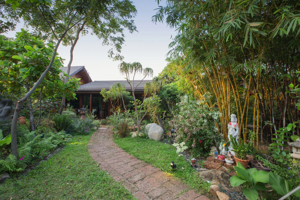Аюттхая: Cattani's Riverside Home