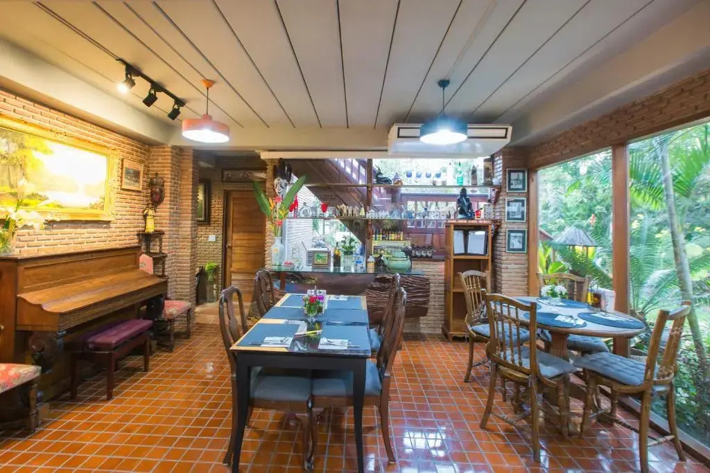 Аюттхая: Cattani's Riverside Home