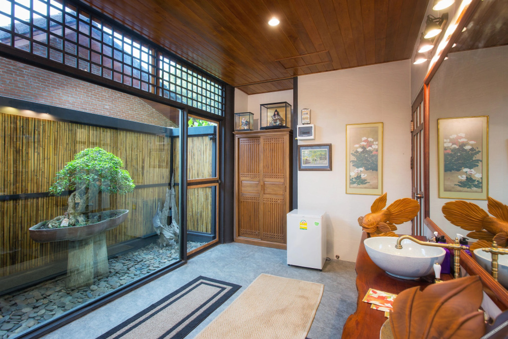Аюттхая: Cattani's Riverside Home