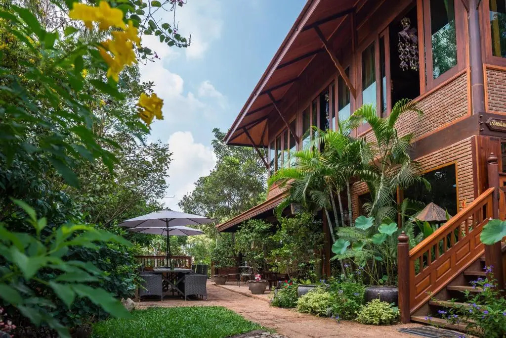 Аюттхая: Cattani's Riverside Home