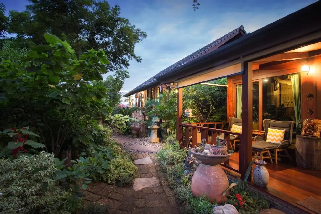 Аюттхая: Cattani's Riverside Home