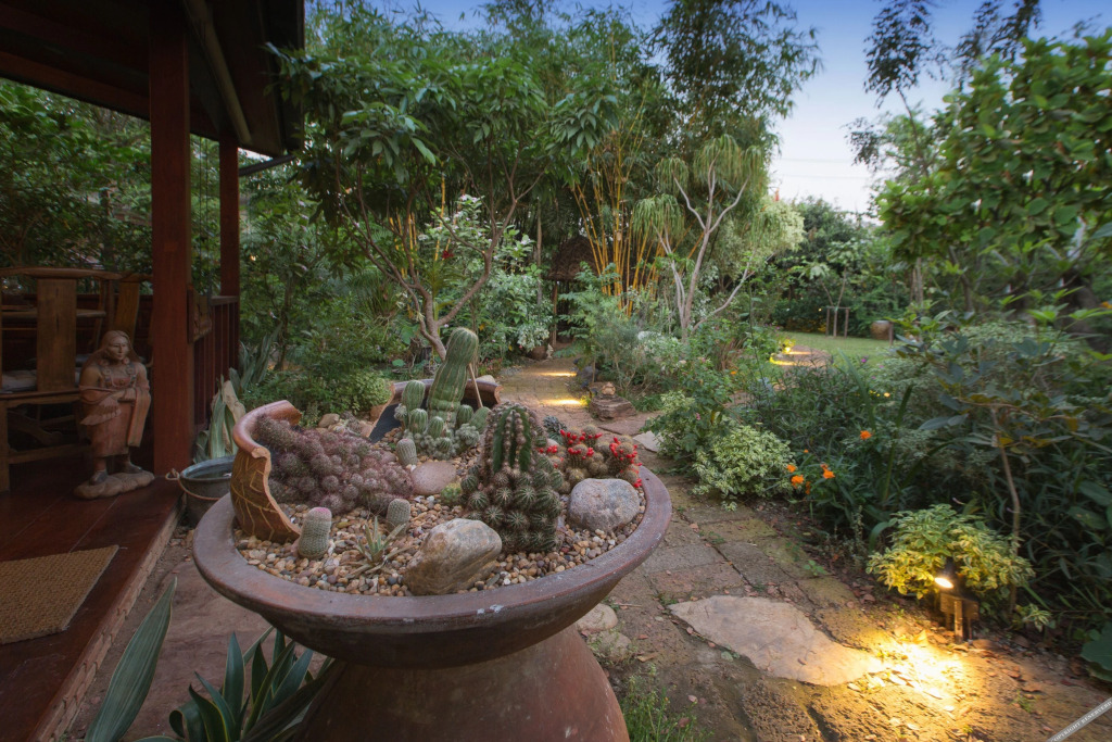 Аюттхая: Cattani's Riverside Home