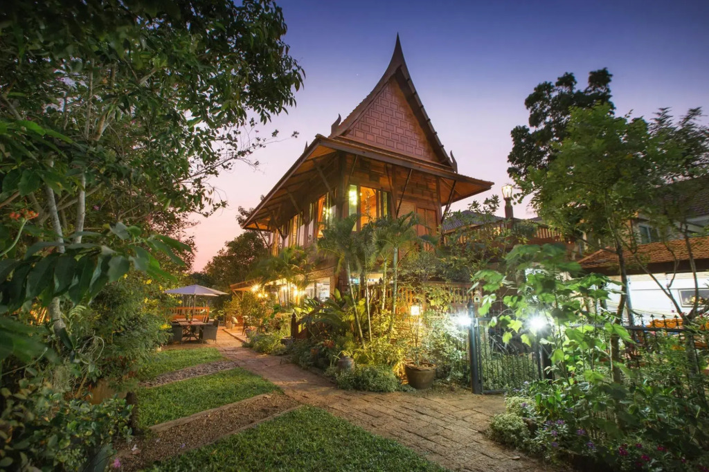 Аюттхая: Cattani's Riverside Home
