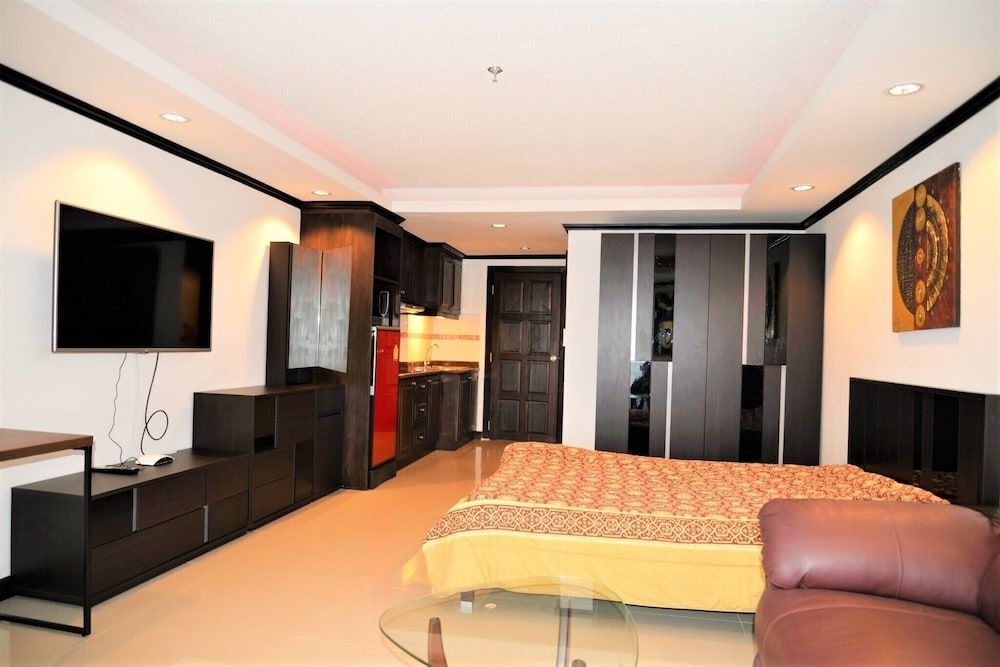Паттайя: High Floor Apartment at Angket