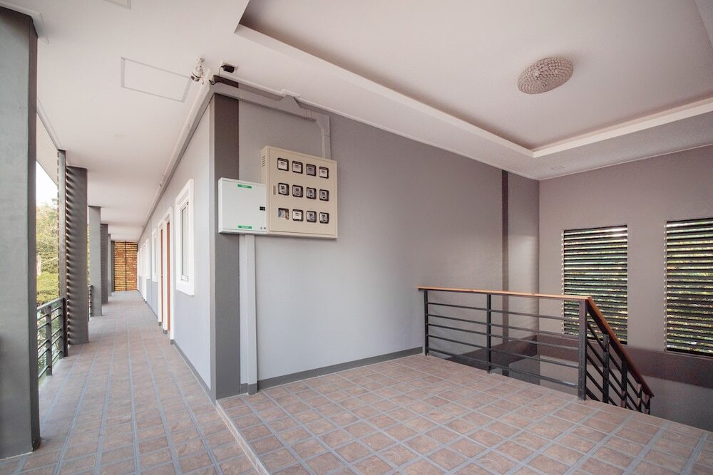 Сирача: OYO 715 Apartment Khunpu