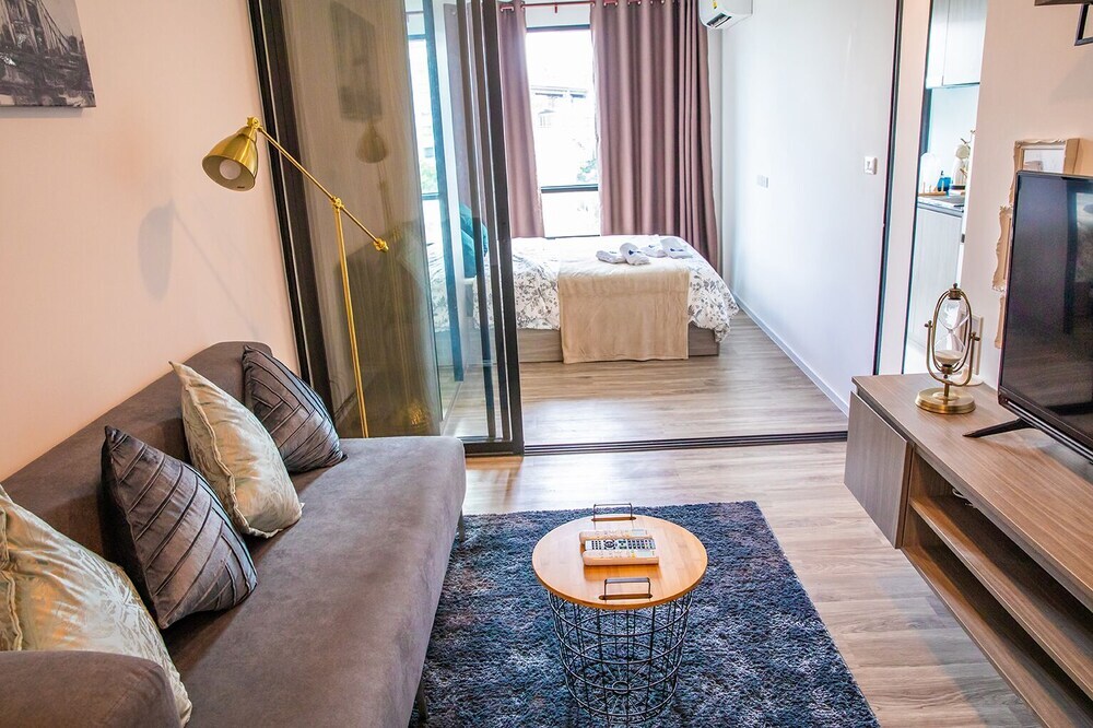 Самутпракан: Apartment 450m from BTS with Sky Pool - bkbloft7
