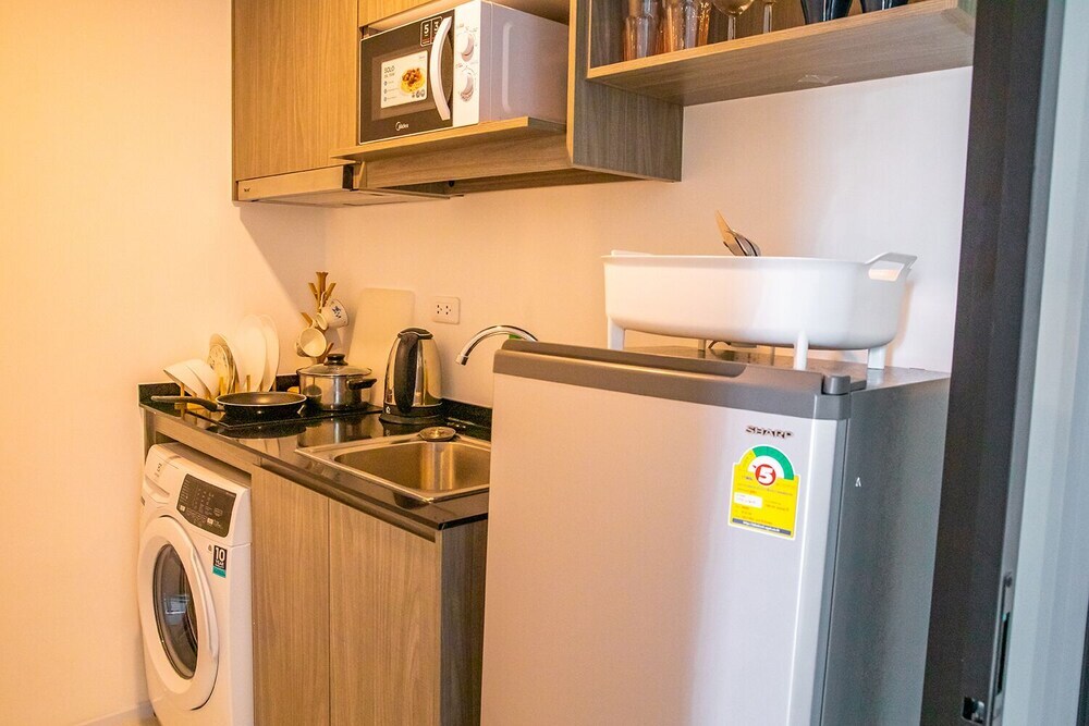 Самутпракан: Apartment 450m from BTS with Sky Pool - bkbloft1
