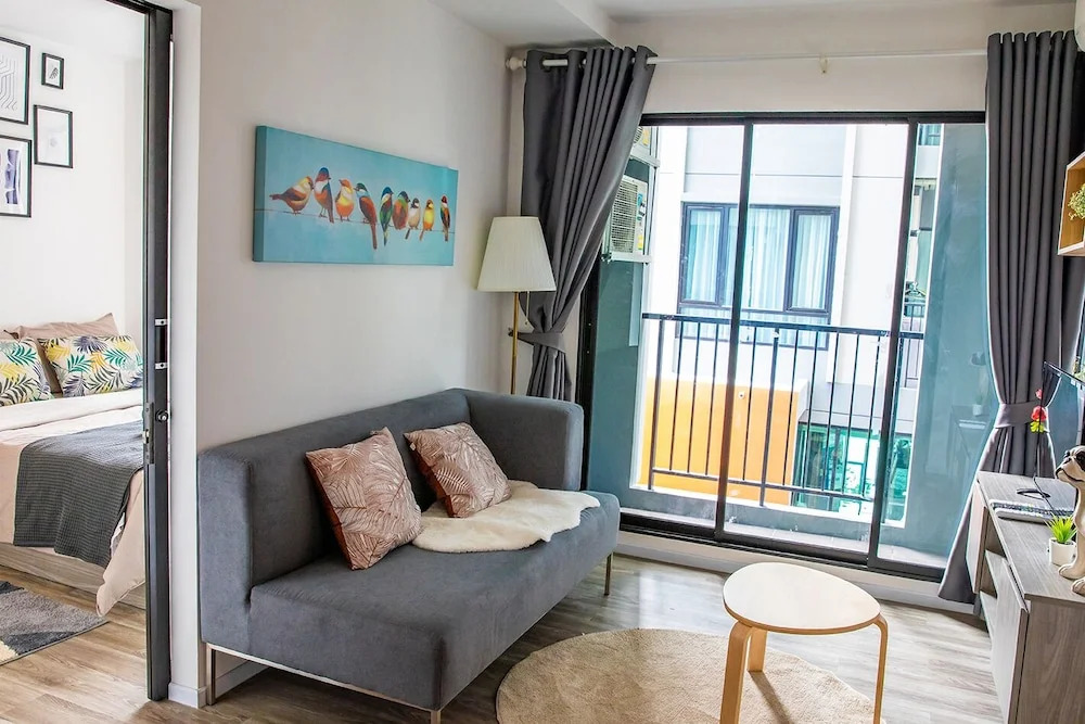Самутпракан: Apartment 450m from BTS with Sky Pool - bkbloft1