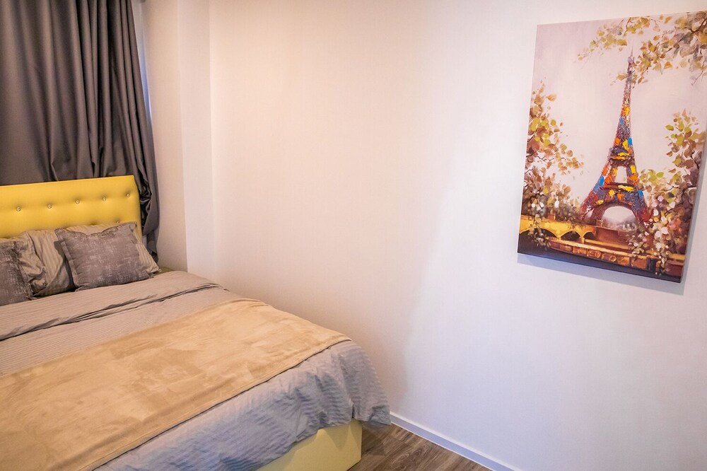 Самутпракан: Apartment 450m from BTS with Sky Pool - bkbloft1
