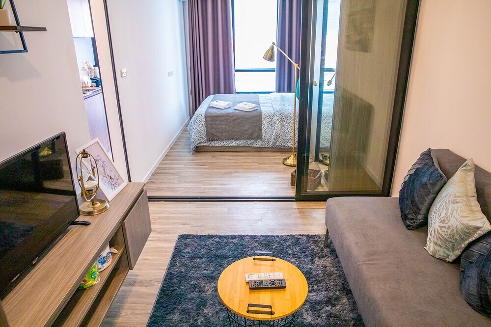 Самутпракан: Apartment 450m from BTS with Sky Pool - bkbloft5