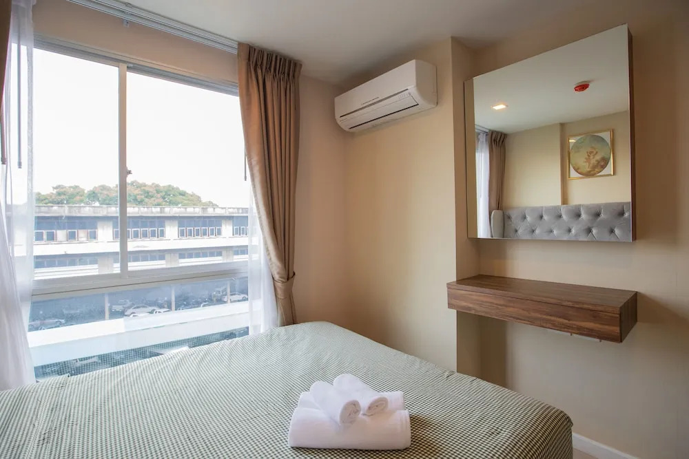 Бангкок: Near BK University Quiet Condo in Rama4 bkb137