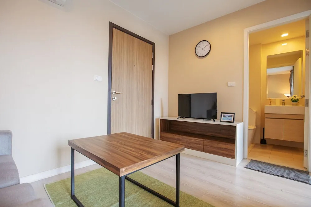 Бангкок: Near BK University Quiet Condo in Rama4 bkb135