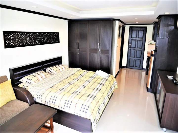 Паттайя: Angket Condominium Corner Apartment With Large Balcony