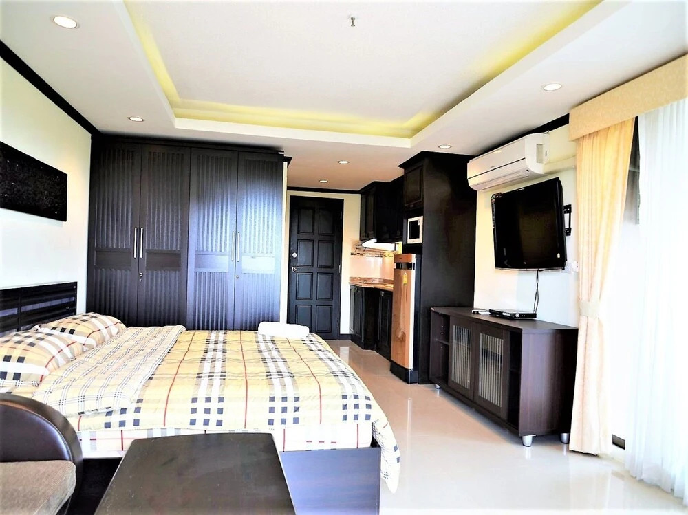 Паттайя: Angket Condominium Corner Apartment With Large Balcony