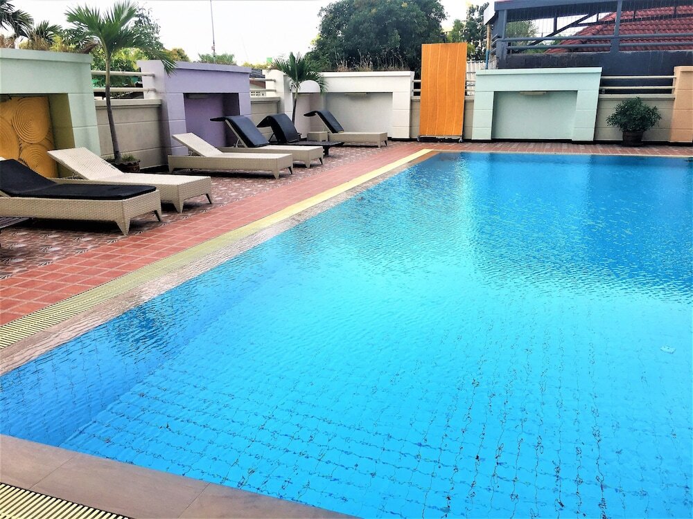 Паттайя: Angket Condominium Corner Apartment With Large Balcony